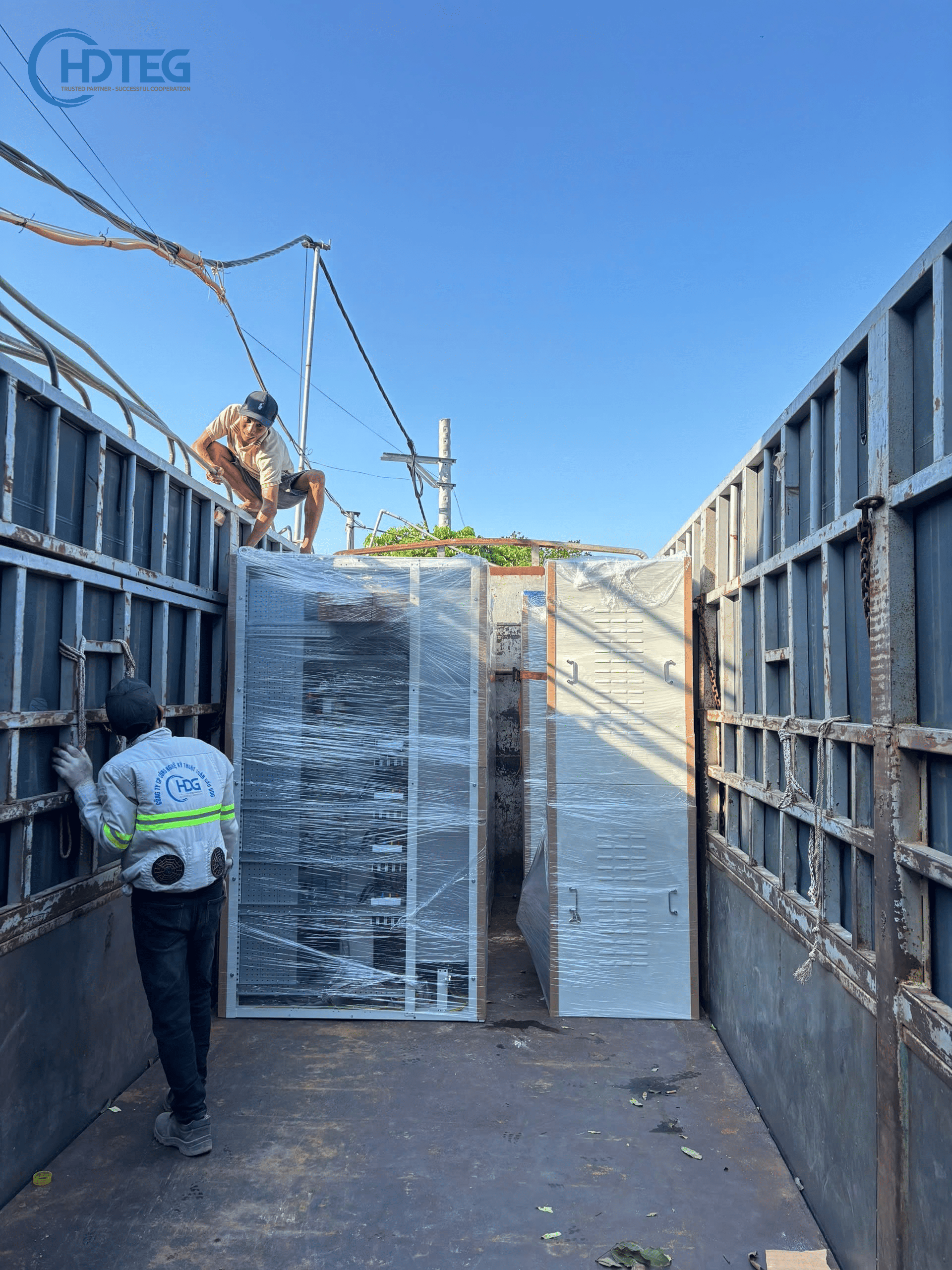 HDG vận chuyển tủ điện đến Dự án Bệnh viện Đa khoa Bắc Quảng Bình